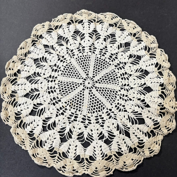 White Round Doily Table Topper Handmade Floral Pattern Lace Vintage Retro 17" - Picture 5 of 10